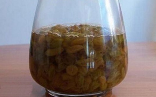 醋泡葡萄干有哪些養(yǎng)生功效？哪些人不能吃醋泡葡萄干？(1)