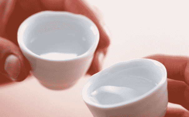 女性喝白酒有什么功效？女人喝白酒的好處有哪些？(1)