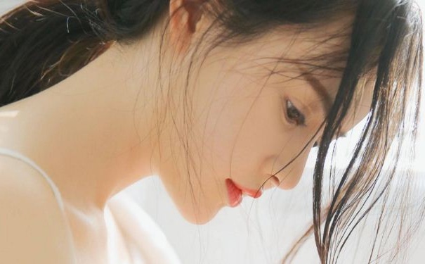 什么食物會(huì)引起體臭？女人怎么祛除體臭？(1)