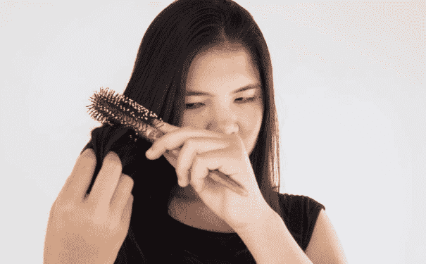 如何通過梳子來預防脫發(fā)？怎樣利用梳子預防脫發(fā)？(1)