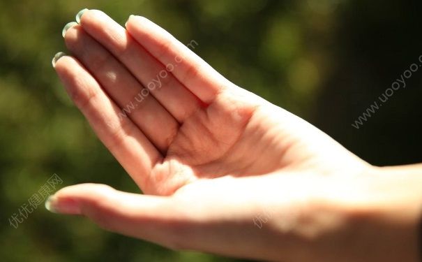 冬天手出汗是怎么回事？冬天手心汗多的原因是什么？(3)