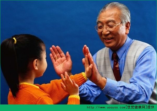 老人怎么和兒媳搞好關(guān)系？和兒媳搞好關(guān)系的方法(2)