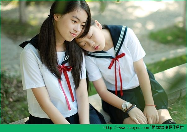 我13歲胸部很小怎么辦？13歲女孩胸小是什么原因？(1)