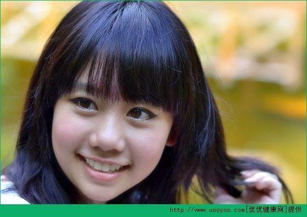 我15歲女生正常身高體重是多少？15歲女生的標(biāo)準(zhǔn)身高體重(1)