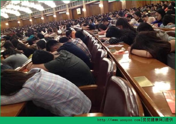 上課老是打瞌睡是什么原因？上課打瞌睡怎么辦？(4)