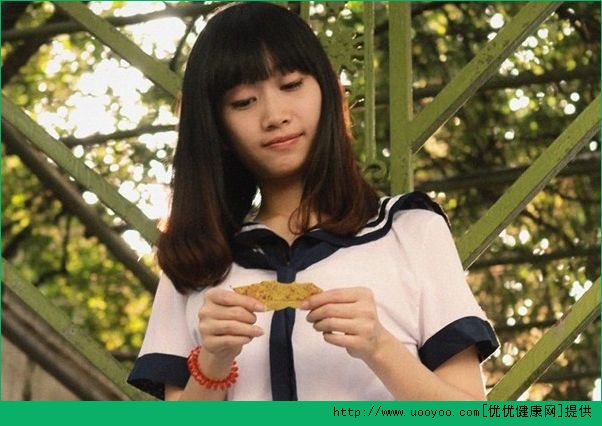 我17歲胸部太小怎么辦？17歲女孩胸部太小是為什么？(1)