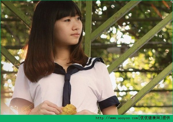 我17歲為什么會(huì)得乳腺增生？17歲女孩得了乳腺增生怎么辦？(1)