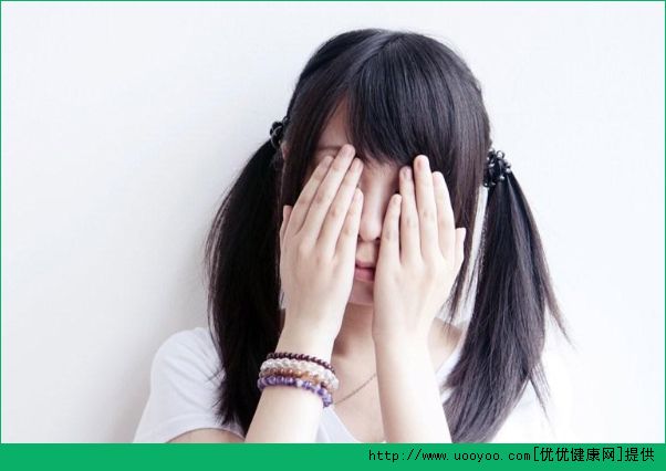 第一次來月經(jīng)是什么顏色？我13歲月經(jīng)是黑色的怎么辦？(1)