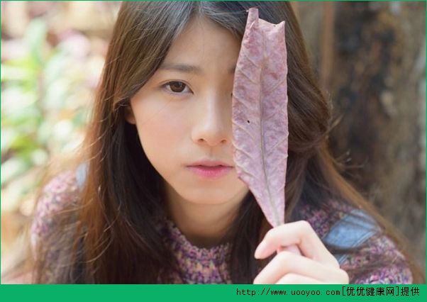 第一次來月經(jīng)是什么顏色？我13歲月經(jīng)是黑色的怎么辦？(2)