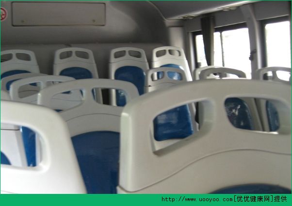 公交車突然自燃了怎么辦？公交車著火了怎么自救?(3)