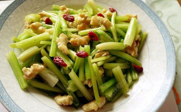 芹菜對(duì)感冒有好處嗎？感冒吃芹菜好不好？(2)
