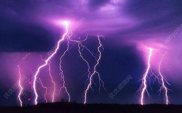 雷暴天氣能玩手機(jī)嗎？雷暴天氣注意事項(xiàng)(1)