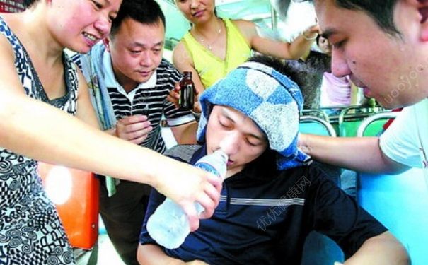 中暑了怎么恢復(fù)的快？中暑了頭疼怎么辦？(1)