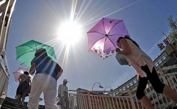天氣太熱人有什么反應(yīng)？天氣太熱人會(huì)有什么癥狀？(1)