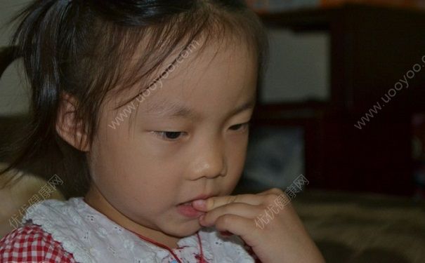 咬指甲是什么?。恳е讣椎脑蚴鞘裁?？(1)