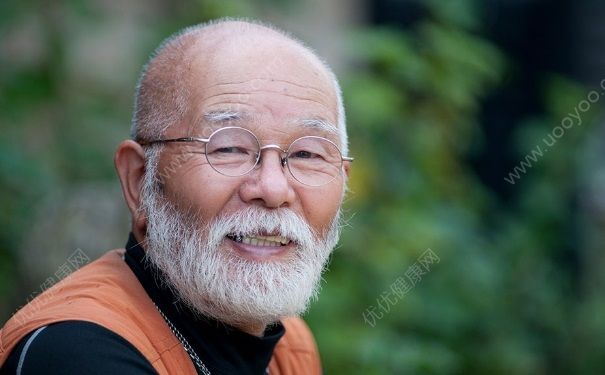 老人牙周炎疼痛怎么辦？老人牙周炎疼痛的治療方法(1)