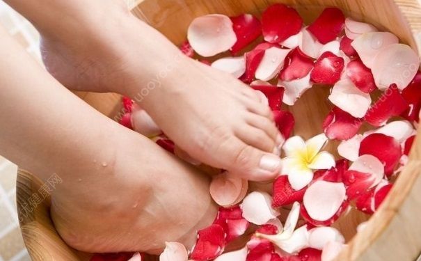 泡腳要注意什么？泡腳有哪些禁忌？(1)