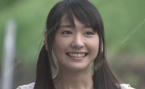 得了口腔潰瘍?cè)趺崔k？得了口腔潰瘍?cè)趺粗委熀玫每欤?1)