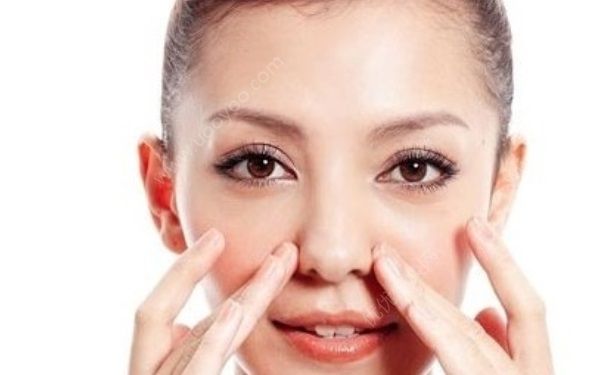 如何消除眼袋？眼袋按摩手法(1)