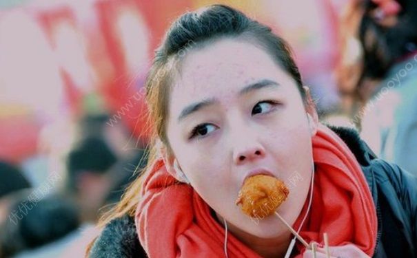 經(jīng)常口腔潰瘍是什么原因引起的？經(jīng)?？谇粷冊趺崔k？(1)