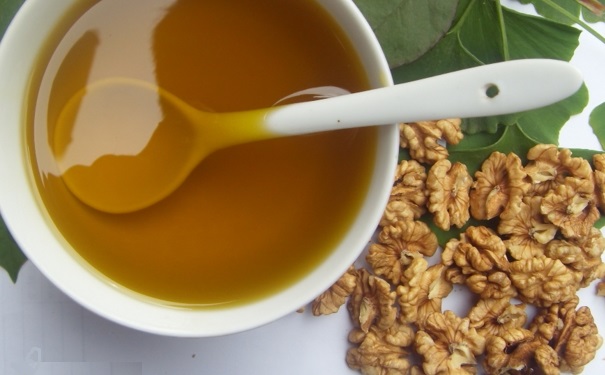 小孩可以吃核桃油嗎？寶寶吃核桃油有什么好處？(1)
