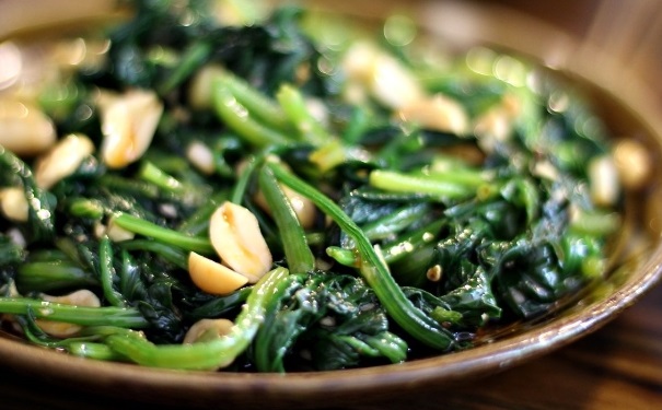 菠菜不能與什么食物一起吃？吃菠菜要注意什么？(1)