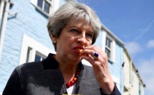 英國(guó)首相齜牙咧嘴吃薯?xiàng)l，吃薯?xiàng)l的危害有哪些？(1)