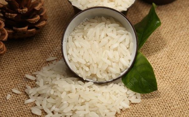 云南玉溪疑出現(xiàn)用塑料做的大米，塑料大米是怎么回事？(3)