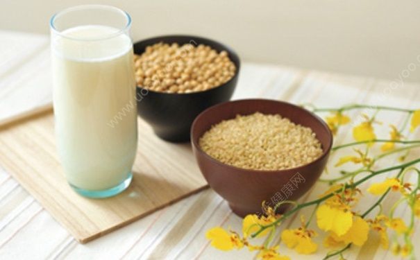 豆?jié){的營(yíng)養(yǎng)新吃法有哪些？豆?jié){飲用有哪些注意事項(xiàng)？(1)