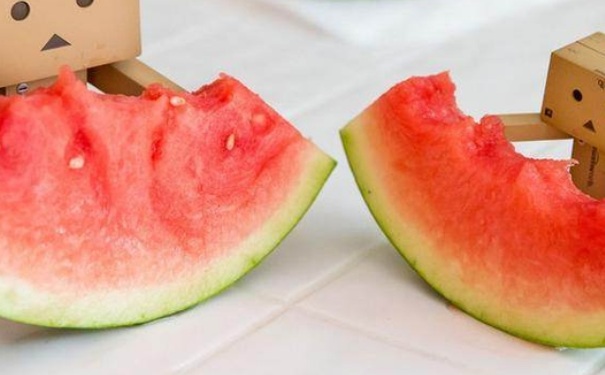西瓜子是白色的能吃嗎？白籽西瓜可以吃嗎？(1)