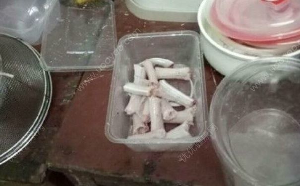 女生宿舍現(xiàn)1米6大蛇，被抓來煮著吃了，為什么有人喜歡吃蛇？(2)