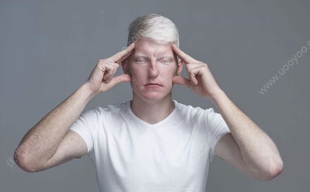 長了白頭發(fā)怎么辦？長了白頭發(fā)是什么原因？(1)