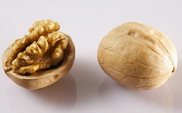 核桃皮染色怎么去掉？核桃皮染色用什么去掉？(1)