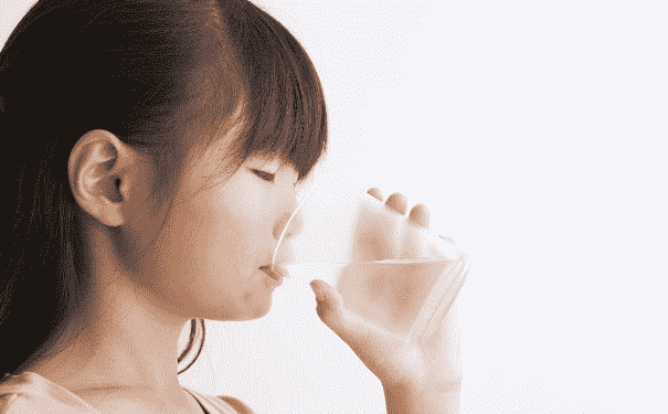 早晨喝水都有哪些好處？日常我們應(yīng)該如何健康喝水？(1)