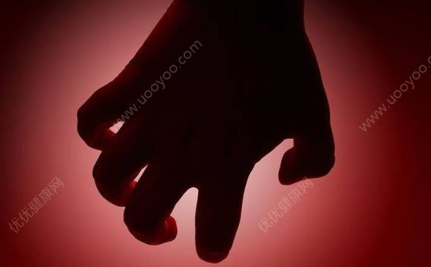 男子做生意失敗服藥自殺，五歲女兒救了他一命(4)
