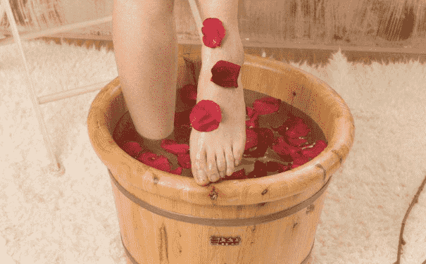 秋季什么時(shí)候泡腳最好？秋季用什么泡腳好？(1)
