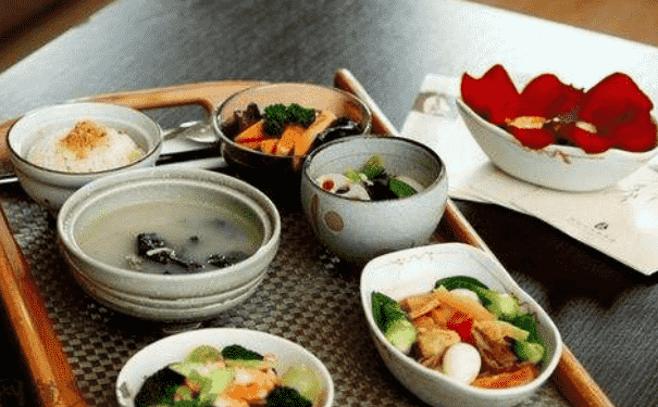 刨宮產(chǎn)月子餐吃什么好？刨宮產(chǎn)月子餐食譜？(1)