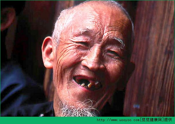 老年口腔疾病有哪些？老年常見(jiàn)口腔疾病及預(yù)防(4)