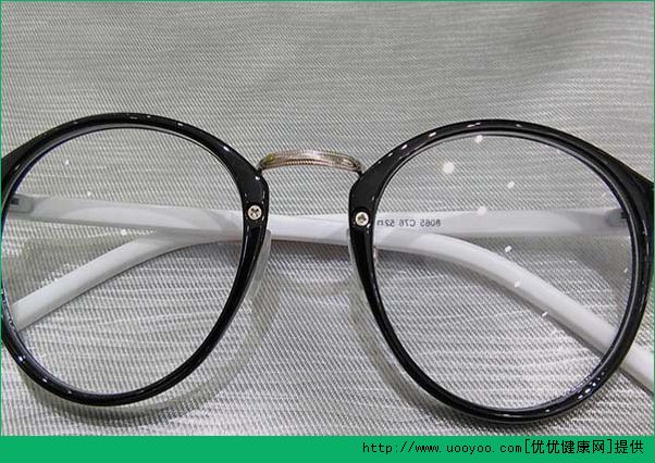 戴隱形眼鏡好還是框架眼鏡好？隱形眼鏡和框架眼鏡的優(yōu)劣(1)