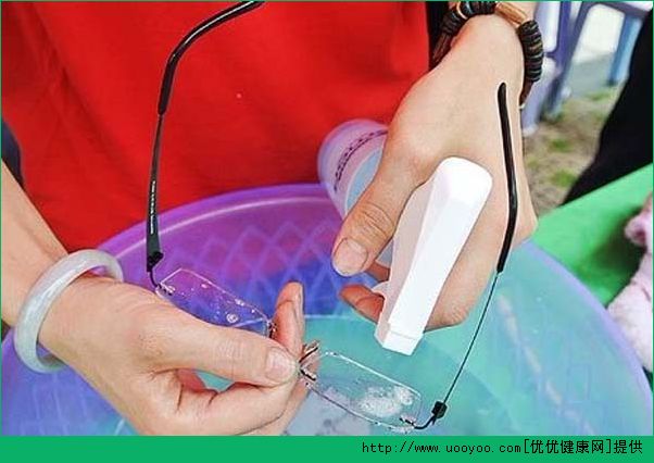 戴隱形眼鏡好還是框架眼鏡好？隱形眼鏡和框架眼鏡的優(yōu)劣(7)