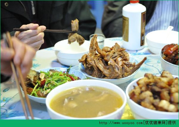 中午剛吃完飯能睡覺嗎？中午剛吃完飯就睡覺有什么壞處？(5)