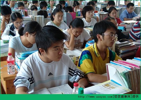 青少年頭頂脫發(fā)嚴(yán)重 青少年頭頂脫發(fā)怎么辦？(2)