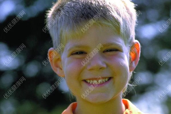 青少年頭發(fā)白怎么辦？青少年頭發(fā)白什么原因？(2)