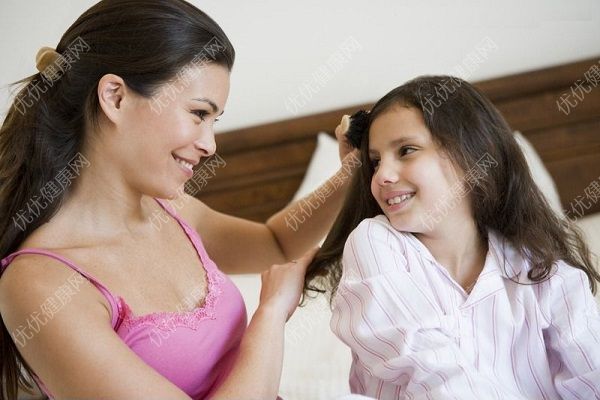 青少年頭發(fā)掉的厲害怎么辦？青少年掉頭發(fā)是什么原因？(1)