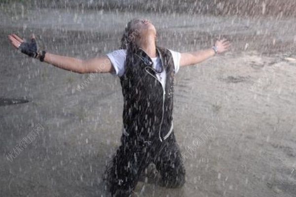 夏天淋雨會怎么樣？夏天淋雨會發(fā)燒嗎？(2)