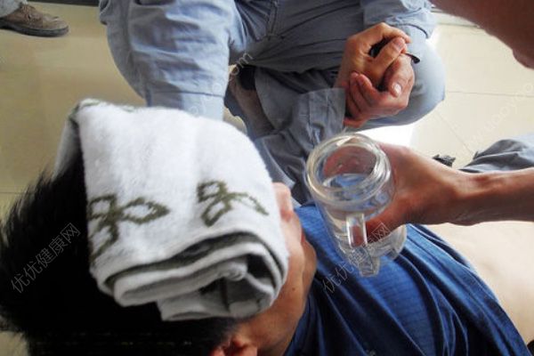 中暑會肚子痛嗎？中暑會導(dǎo)致肚子疼嗎？(4)
