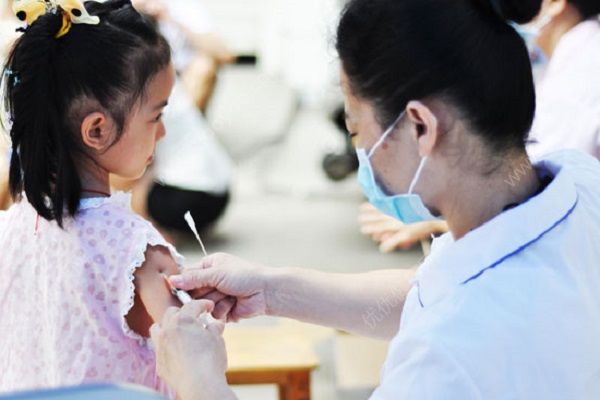 蚊子容易傳播哪些疾?。课米觽鞑サ闹饕膊∮心男?？(3)