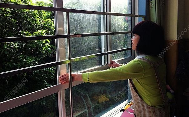 吹空調(diào)嗓子疼怎么辦？夏天吹空調(diào)嗓子疼怎么回事？(4)