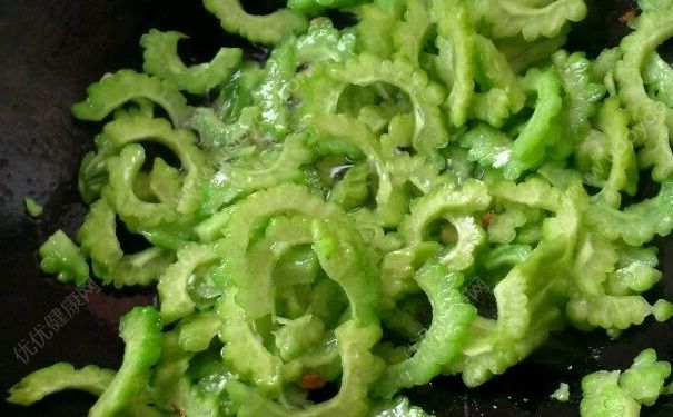 吃苦瓜有什么好處呢？夏天吃苦瓜好不好？(4)