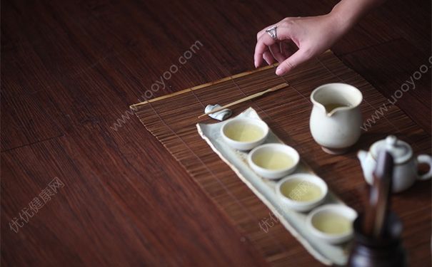 綠茶和桂圓能一起泡嗎？綠茶桂圓枸杞泡茶(1)